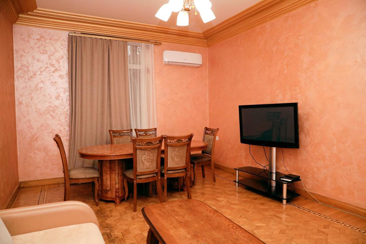 Big 3 Room Apartment On Republic Square Yerevan Exterior photo
