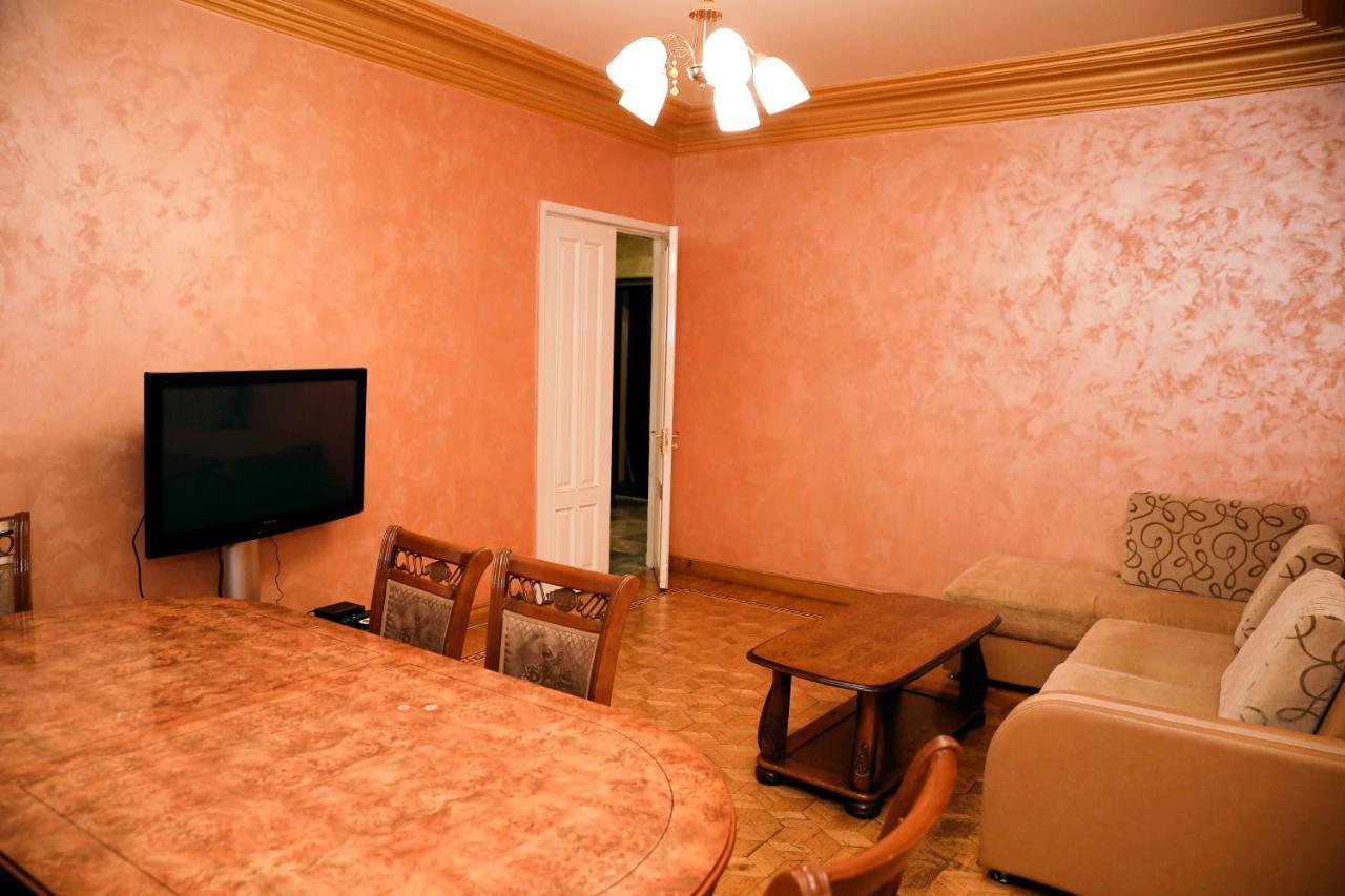 Big 3 Room Apartment On Republic Square Yerevan Exterior photo